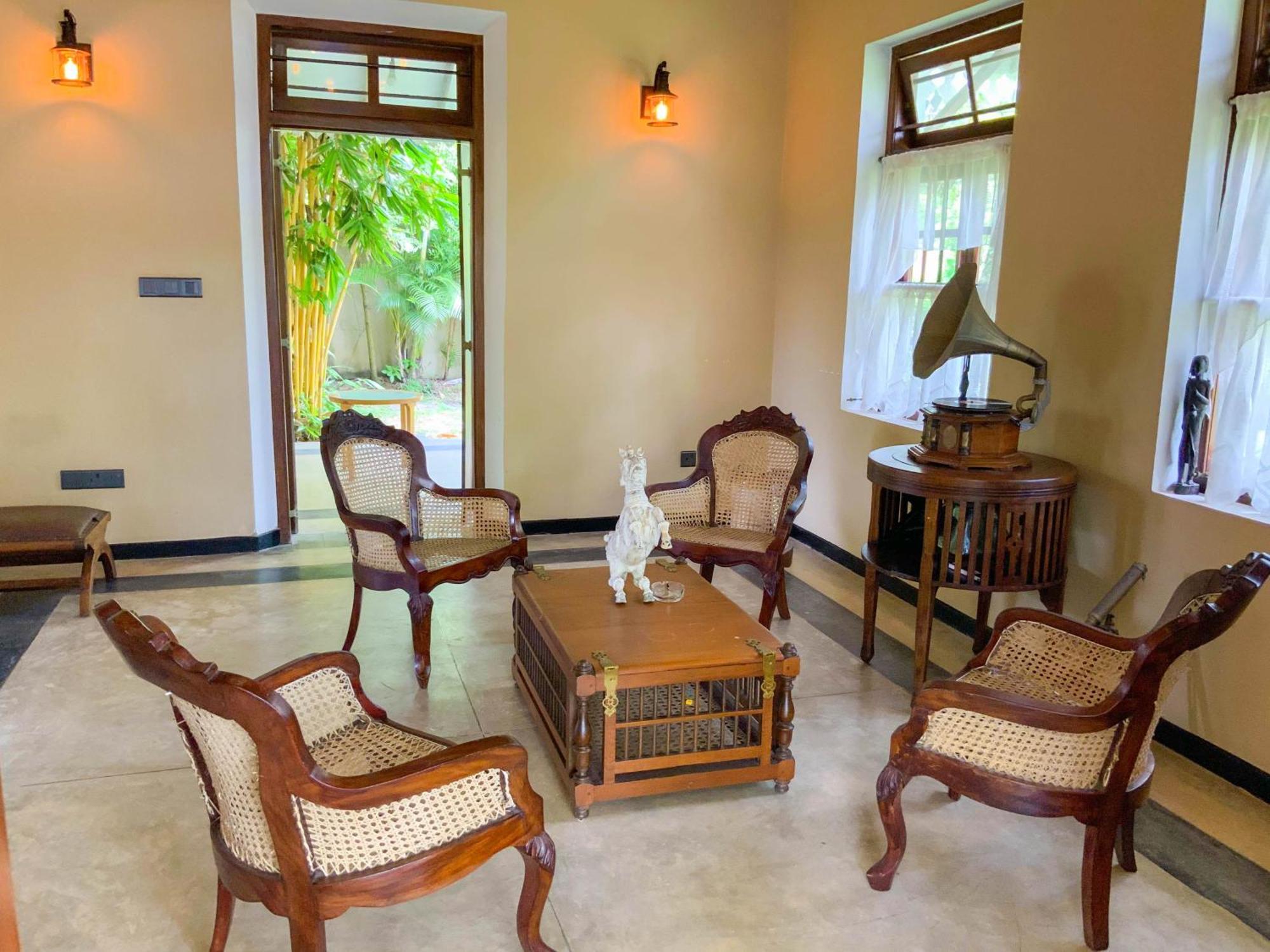 Headman House Antique Villa - A Seaside Royal Stay Ahangama Esterno foto